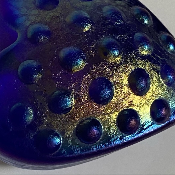 Robert Held Art Glass Heart Iridescent Paperweight 2.5” Blue Mint condition EUC - Picture 9 of 12